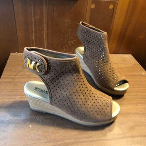 Michael Kors Peep-toe Wedge Sandal Girls Size 1
